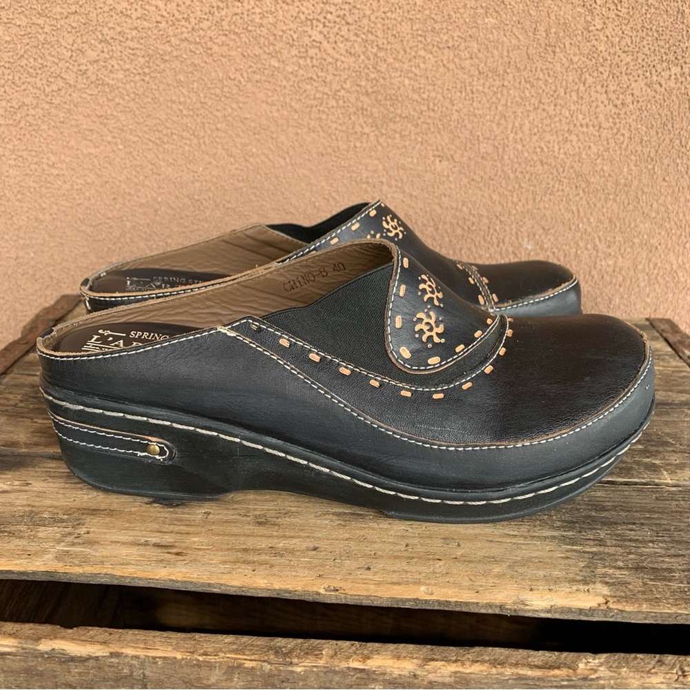 Spring Step L’ Artiste Chino Black Leather Clog